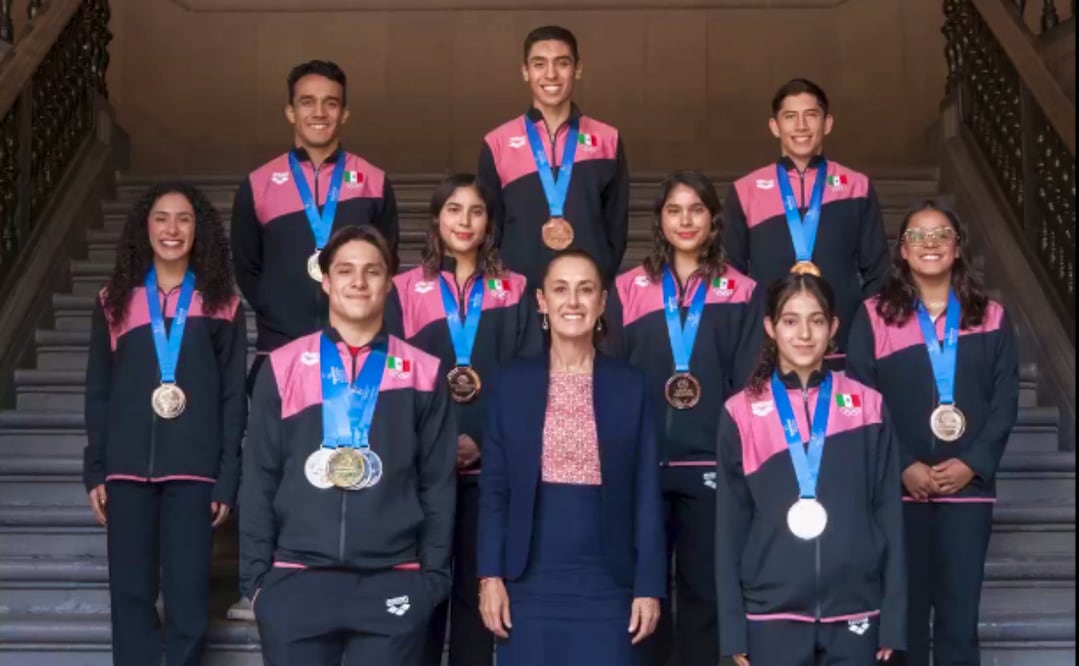 Claudia Sheinbaum en Palacio Nacional con los medallistas de Singapur. Foto: captura de pantalla