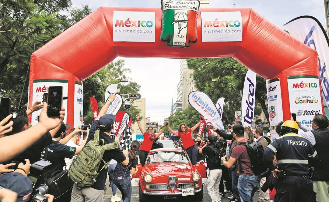 La carrera llegó al Arco de Meta en la Alameda Central, cerca de las 16:00 horas. Foto: Germán Espinosa/ EL UNIVERSAL.
