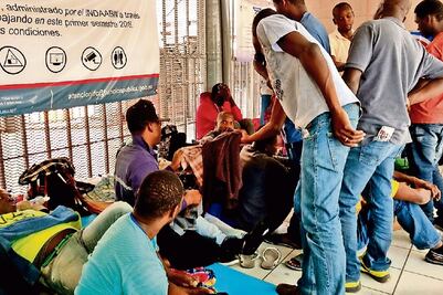 Arriban haitianos a frontera con Arizona