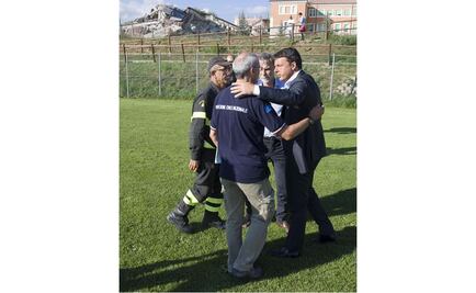 Primer ministro italiano llega a zona afectada por sismo
