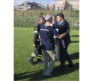 Primer ministro italiano llega a zona afectada por sismo