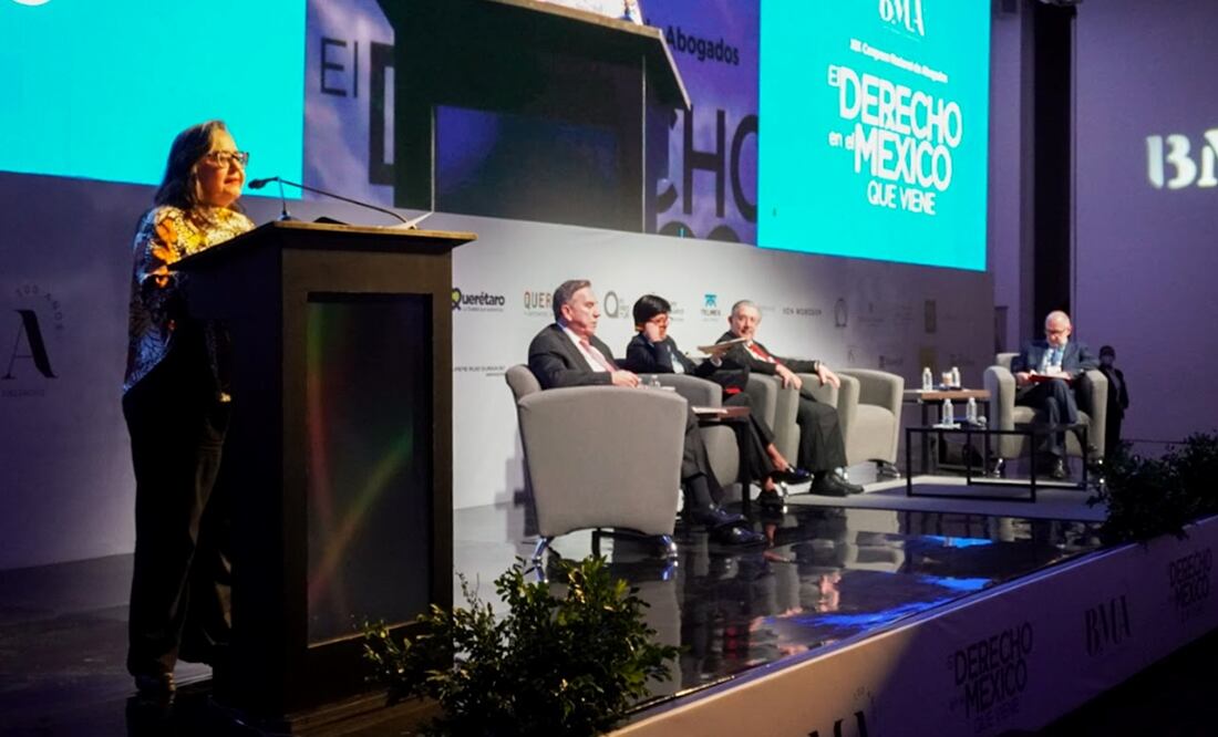 “En una recta interpretación de nuestra Constitución, no debemos confundir nunca la colaboración y el diálogo entre los poderes del Estado con la subordinación del Poder Judicial Federal frente a los otros poderes”, sentenció la presidenta de la Suprema Corte, Norma Lucía Piña Hernández. Foto: especial