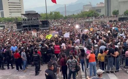 Manifestantes se enfrentan a elementos de seguridad durante Macrofest en Nuevo León; protestan contra tarifa de transporte