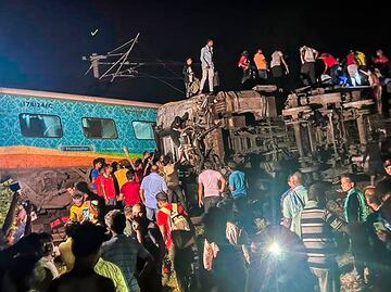Cifra de muertos por accidente de tren en India sube a 207; hay más de 800 heridos