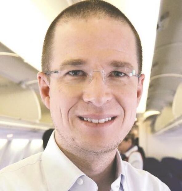 El Foco. El chat censurado entre Cabeza de Vaca y Sergio Mayer