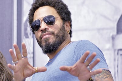 Revelan uso erótico del piercing de Kravitz