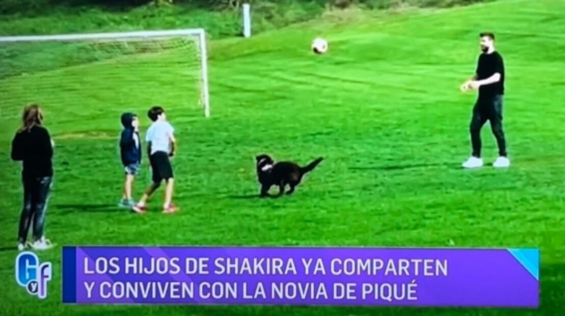 ¿Clara Chía o madre de Piqué? Captan a mujer rubia conviviendo con el futbolista y sus hijos 