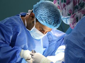 TikTok: Paciente se vuelve viral al bailar en el quirófano durante una operación con anestesia