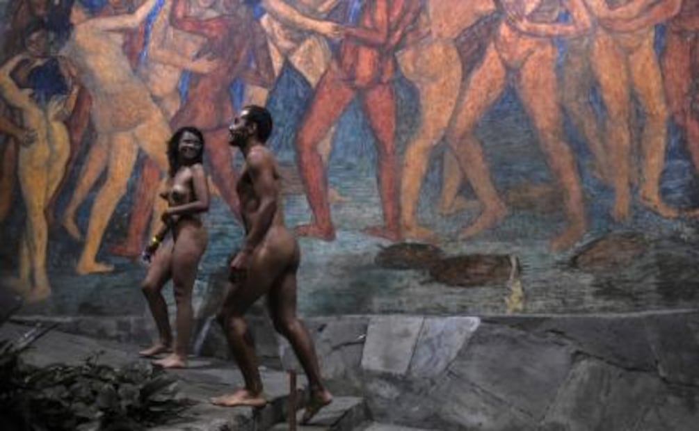 Nudistas, el público de un museo de Medellín 