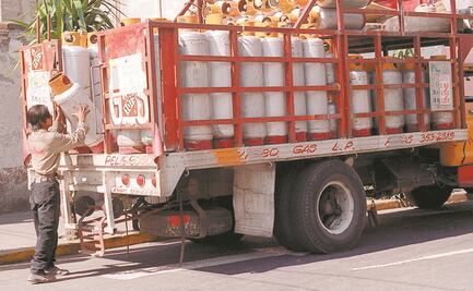 Jitomates, transporte aéreo y gas LP meten presión