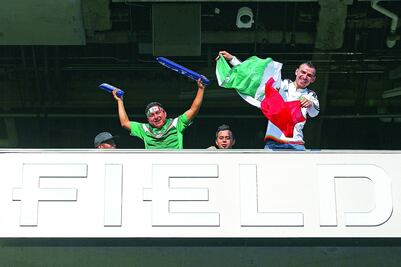 Latinos se unen en un país ajeno