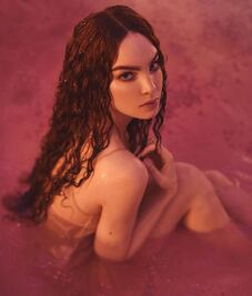 Belinda impacta con vestido mojado transparente en Instagram