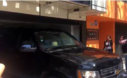 Deja Margarita Zavala su casa de campaña; la acompaña Felipe Calderón