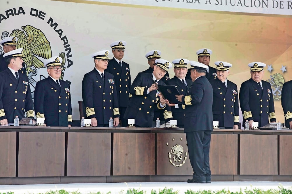 El secretario de Marina, Vidal Francisco Soberón Sanz, durante la entrega de reconocimientos a almirantes, vicealmirantes y contraalmirantes que pasan a situación de retiro en la Armada de Mexico (JUAN CARLOS REYES. EL UNIVERSAL)