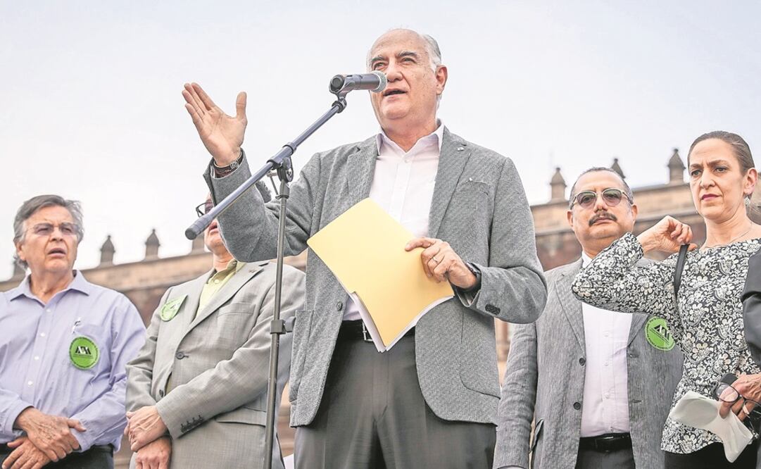 En el mitin convocado por académicos, profesores y el SPAUAM, Eduardo Peñalosa, rector de la UAM, señaló que se respetan las distintas visiones, y que administrativos y académicos forman parte de la misma comunidad.