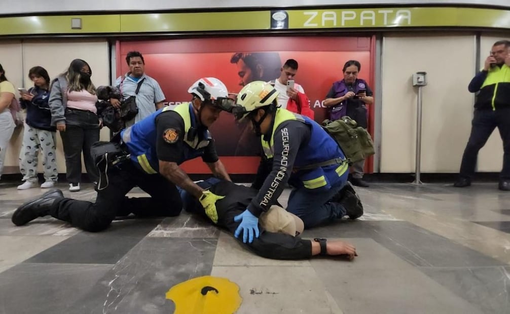 Adrián Rubalcava y más de 2 mil trabajadores del metro participan en simulacro; detienen circulación de 249 trenes.
Foto: Especial.
