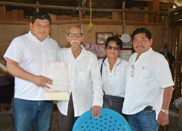 Recibe CURP y acta de nacimiento quintanarroense de 120 años