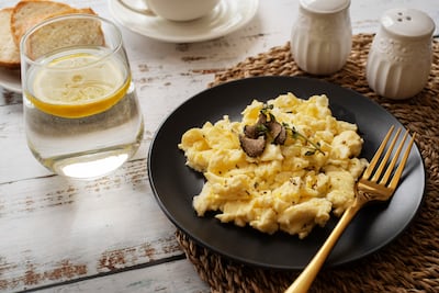 El ingrediente que debes ponerle a los huevos revueltos para que queden perfectos