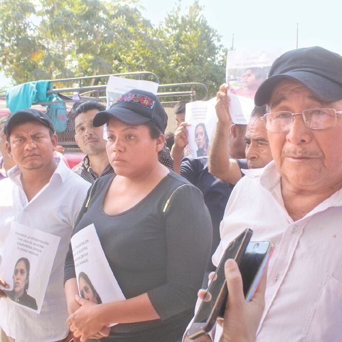 Organizaciones sociales dieron a conocer que Obtilia Eugenio estaba revisa n do los expedientes de las obras en el municipio de Ayutla. ANWAR DELGADO. EL UNIVERSAL
