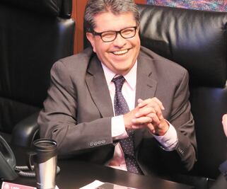 Ackerman ordena el cese de Monreal. ¿Es en serio?