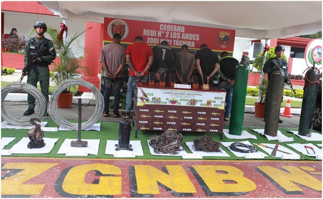 Los detenidos fueron sorprendidos cuando estaban "ingresando" a una instalación del sistema eléctrico para presuntamente "dejar sin electricidad" siete regiones del occidente de Venezuela. Foto: X (@FreddyBernal)