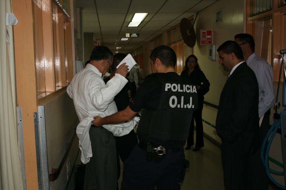 Francisco José Mora Palma fue requisado por policías judiciales al ser detenido en junio de 2013, como presunto jefe de una red internacional de trata de personas con fines de extracción ilícita de órganos. Foto: Organismo de Investigación Judicial