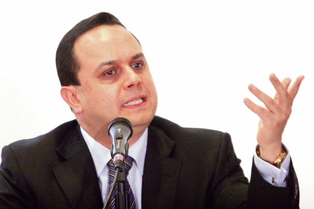 Francisco Acuña Llamas, comisionado del Instituto Nacional de Acceso a la Información, comenta que no será tan fácil para los partidos esta nueva etapa (ARCHIVO/EL UNIVERSAL)