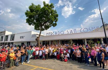 Sandra Cuevas entrega a locatarios fachada remodelada del Mercado de San Cosme