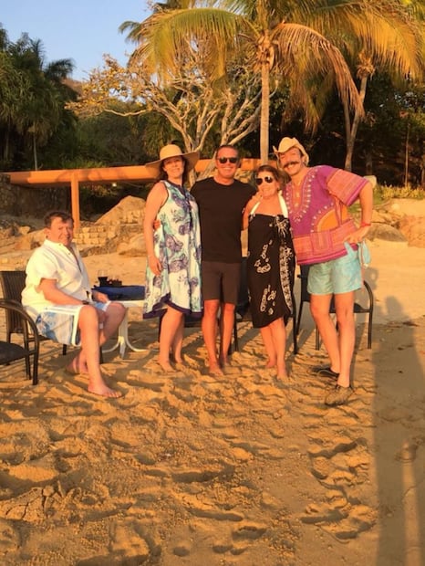 Chabelo y Luis Miguel se reencontraron en 2018 en una playa privada, según relató Adriana Riveramelo en un hilo de Twitter. 
Foto: Twitter