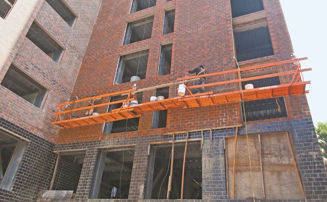 En un recorrido por el edificio de 15 pisos se pudo observar que la estructura está concluida, pero aún están pendientes puertas y ventanas tanto adentro como afuera. Foto: Carlos Mejía/ EL UNIVERSAL