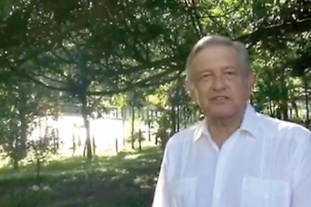 Del total de spots de Morena, 220 mil 63 se difundieron en televisoras públicas. Éste fue subido ayer a Facebook, con motivo del Año Nuevo (TOMADAS DE VIDEO)