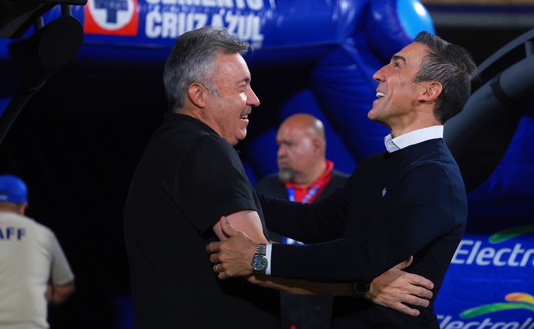 Domenec Torrent y Vicente Sánchez en la Jornada 12 del Clausura 2025, durante el partido entre Cruz Azul y Atlético de San Luis - Foto: Imago7