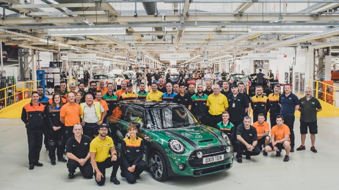 Mini Cooper celebra su auto número 10 millones