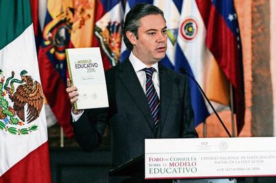 Nuño inicia proceso de cese contra 2 mil profesores 