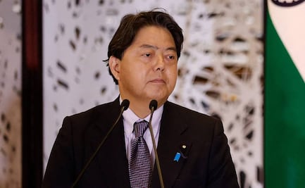 Vendado, atado: Japón protesta por detención de cónsul en Rusia