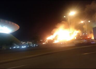 Registran incendio a un costado de estadio en pleno festejo de Chivas