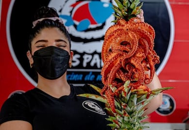Conoce la marisquería con el trompo de pulpo al pastor 