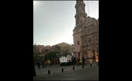 Sin conductor, camión de valores se impacta contra barda de catedral en Aguascalientes