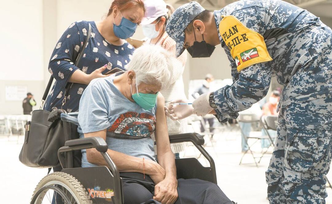 De acuerdo con la Secretaría de Salud, 3 millones 37 mil 104 adultos mayores a 60 años ya tienen ambas dosis y 7 millones 200 mil 338 cuentan con la primera vacuna. Foto: ARCHIVO EL UNIVERSAL