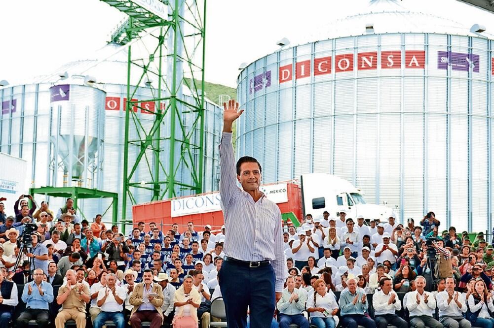El presidente Enrique Peña Nieto encabezó la inauguración de un centro de acopio de maíz en Hidalgo, el cual tiene capacidad para 15 mil toneladas para alimentar a casi 80 mil mexicanos (PRESIDENCIA)