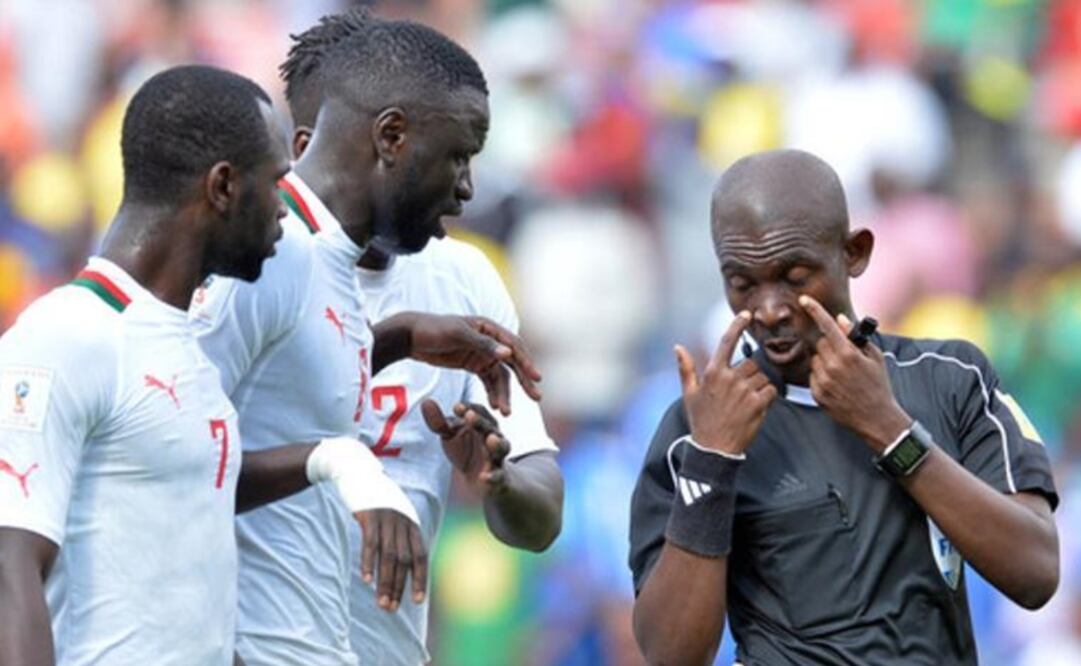 Repetirán partido Sudáfrica-Senegal tras suspender a árbitro que lo pitó