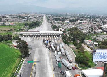 VIDEO: Decenas de tráileres siguen varados por más de 50 horas en autopista México-Puebla