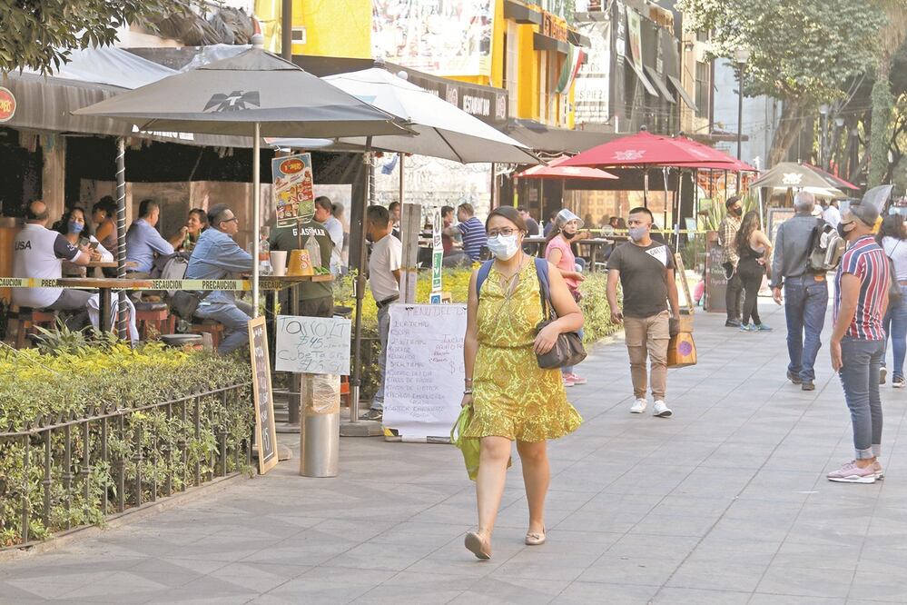 Según datos del Gobierno capitalino, 188 negocios, entre bares, cantinas, salones y centros nocturnos, están en el programa de reconversión a restaurantes. Foto: CARLOS MEJÍA. EL UNIVERSAL
