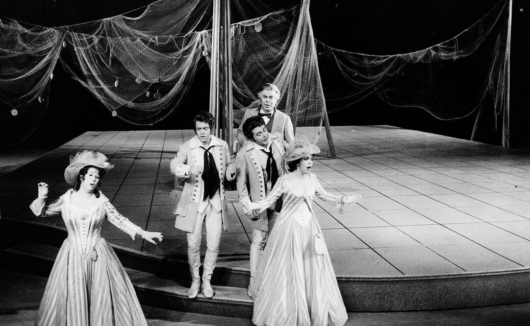 Peter Schreier (al centro) durante su actuación en "Cos' fan tutte", de Mozart, en 1974 junto a Gundula Janowitz, Brigitte Fassbaender, Hermann Prey, y Rolando Panerei en el Festival de Salzburgo. Foto: AP, archivo
