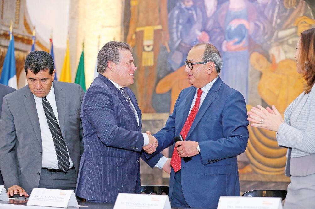 El líder del SNTE, Juan Díaz de la Torre, y el titular de la SEP, Otto Granados, expresaron su compromiso de proteger la educación laica, gratuita y de calidad  