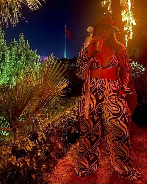 Los looks de Galilea Montijo en sus vacaciones por Turquía