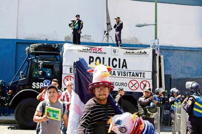 Invasión rojiblanca en estadio Azul