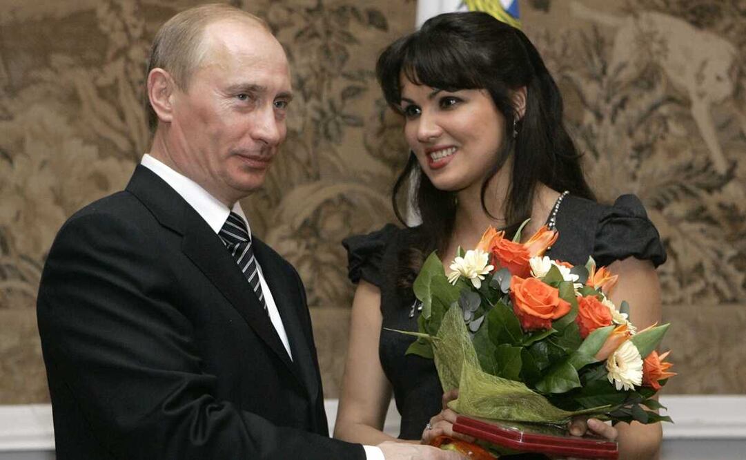 Vladimir Putin y Anna Netrebko, en 2008. Foto: AP Photo/Dmitry Lovetsky, archivo