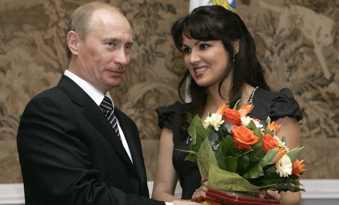 Vladimir Putin y Anna Netrebko, en 2008. Foto: AP Photo/Dmitry Lovetsky, archivo