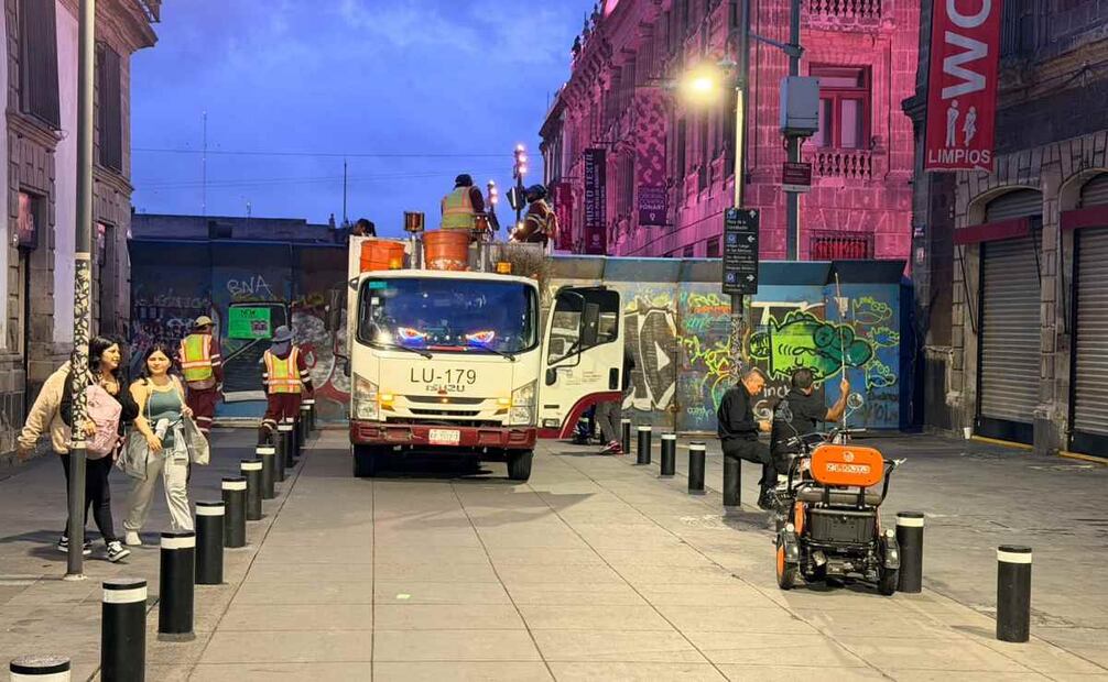 Mundial 2026: Comerciantes retiran vallas en el Centro Histórico; buscan recuperar flujo de clientes. Foto: Arturo Ordaz Díaz / EL UNIVERSAL